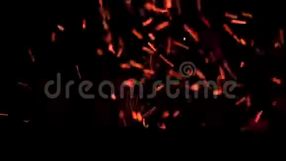 红色的火花在黑暗中升起视频的预览图
