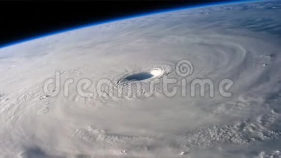 飓风的眼睛视频的预览图