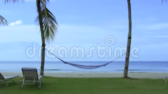 带吊床的海滩景观视频的预览图