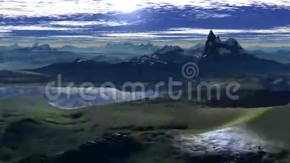 太阳落山在两座山峰之间视频的预览图