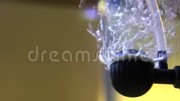 鱼缸空气气泡视频的预览图