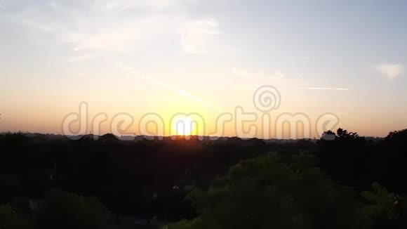 城市上空日落视频的预览图