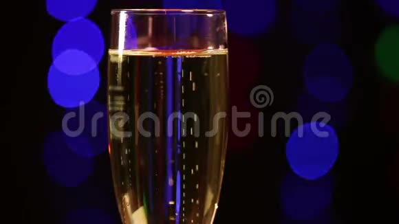一杯香槟视频的预览图