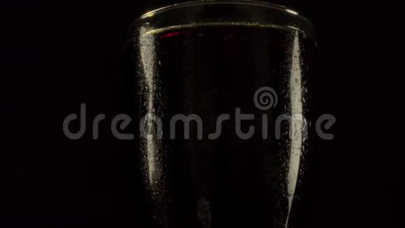 湿杯加冰镇可乐视频的预览图