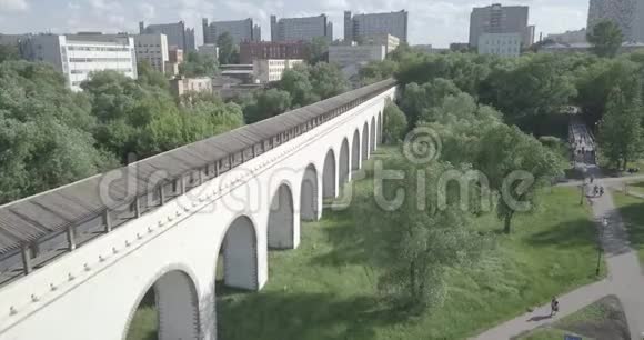 莫斯科东部的高架桥视频的预览图