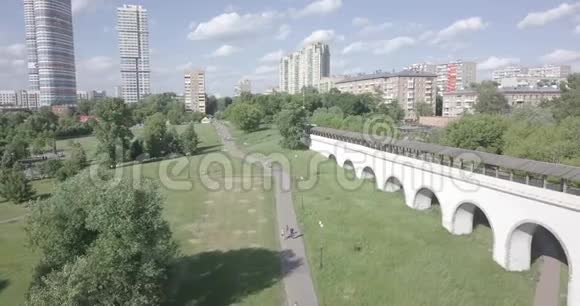 莫斯科东部的高架桥视频的预览图