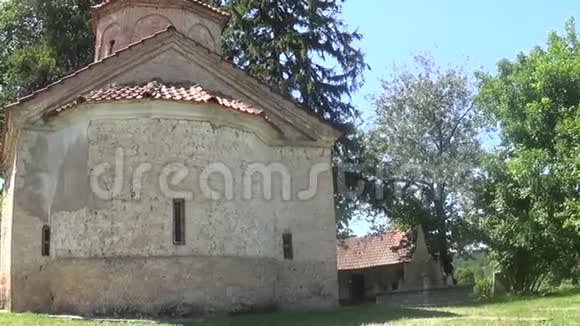 15世纪东正教修道院在山上视频的预览图
