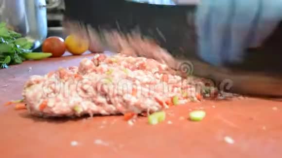 专业厨师手切肉视频的预览图