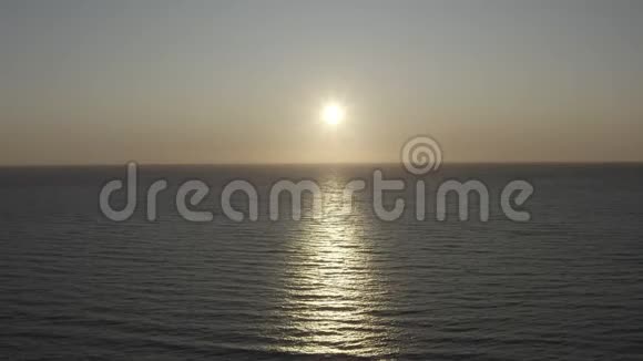 日落时的大海海上日落视频的预览图