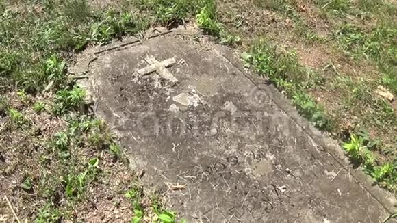 古老的东正教墓地在山上视频的预览图