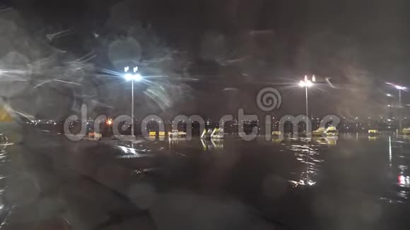 雨天飞机的录像视频的预览图