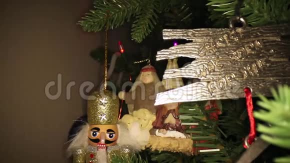 圣诞树饰品视频的预览图