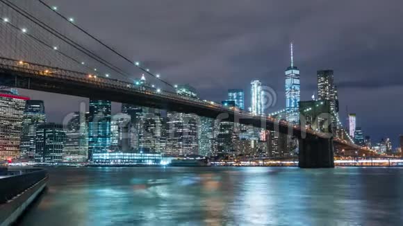 曼哈顿天际线和布鲁克林大桥时光流逝背景高楼纽约纽约视频的预览图