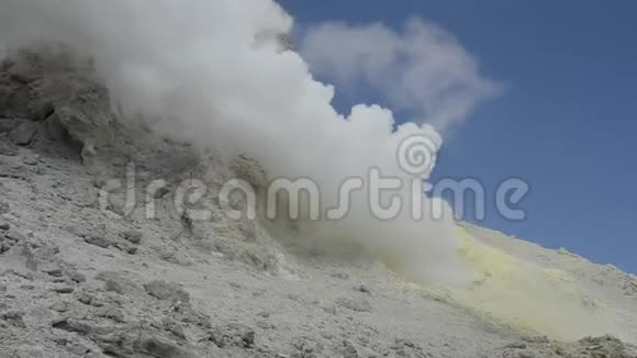 达马万的二氧化硫火山气体视频的预览图