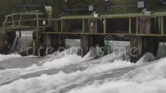 奥地利一条河的水坝视频的预览图
