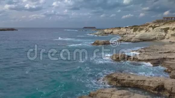 飞越塞浦路斯海岸视频的预览图