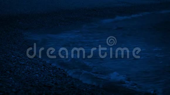 海水在月光下波动视频的预览图