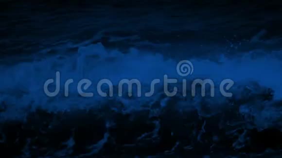 夜间特写海浪视频的预览图