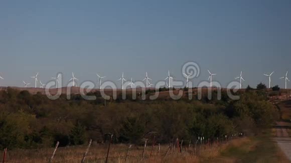 俄克拉荷马州的风力涡轮机视频的预览图