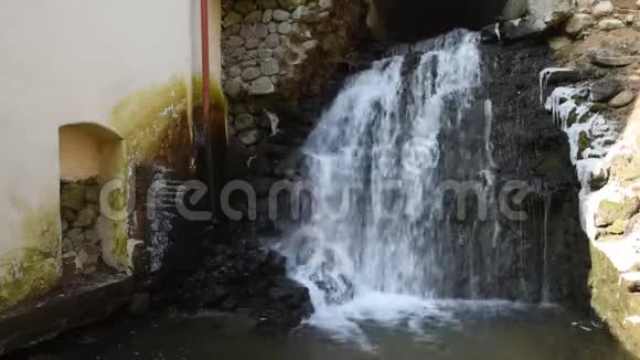 大坝水流瀑布水流视频的预览图