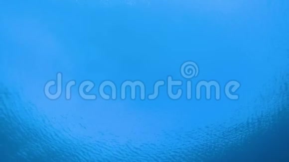 蓝色的水和气泡视频的预览图