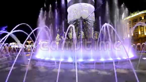 斯科普里马其顿抽象灯光喷泉背景的舞蹈形式视频的预览图