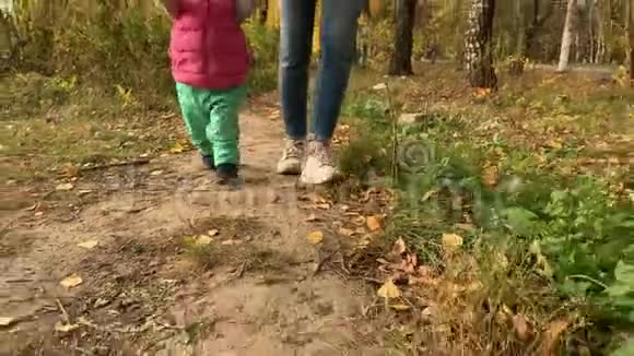 孩子学会走路视频的预览图