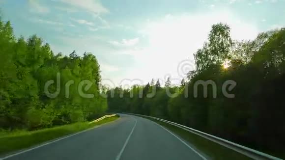 森林之路和太阳视频的预览图