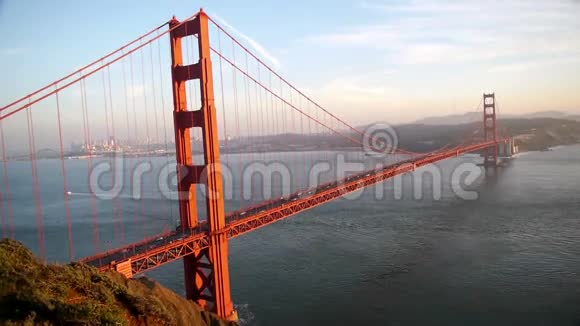 旧金山背景的金门大桥视频的预览图