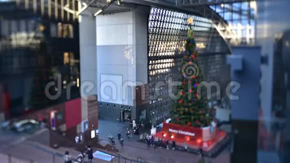 在京都车站拍摄的圣诞时光的电影视频的预览图