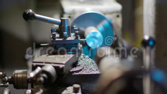 金属加工的机器视频的预览图