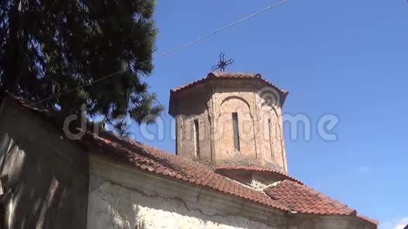 在山上的东正教寺庙视频的预览图