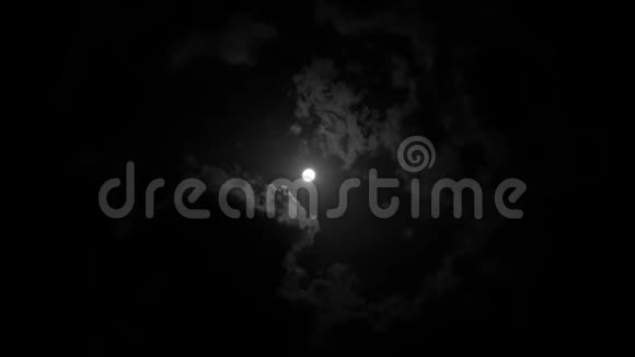 多云的月光之夜视频的预览图