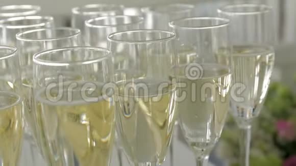 香槟酒杯特写视频的预览图