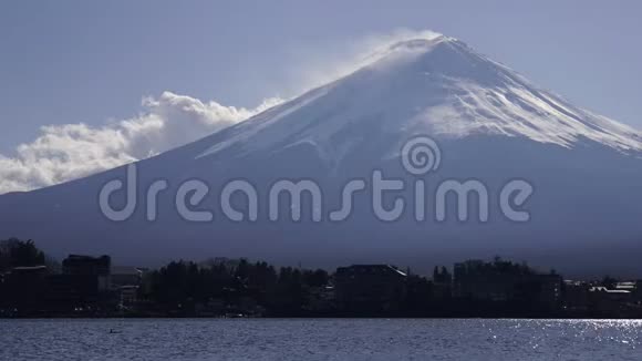 富士山从湖中消失的时间视频的预览图