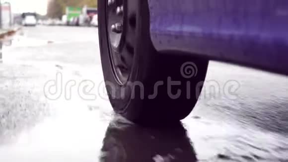 汽车轮子在动视频的预览图