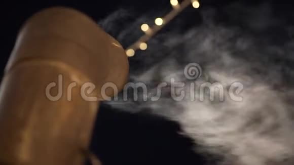 蒸汽从管子里出来视频的预览图