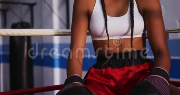 拳击场上的混血女人视频的预览图