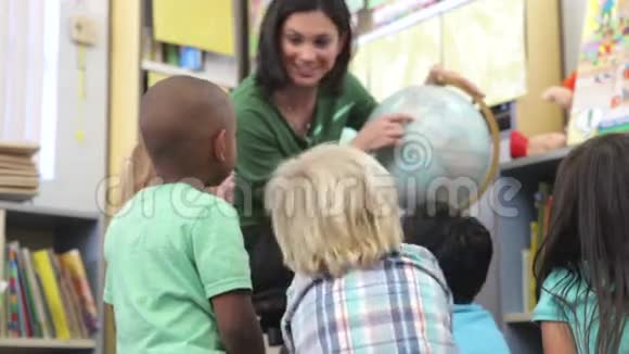小学教师示范组学童环球视频的预览图