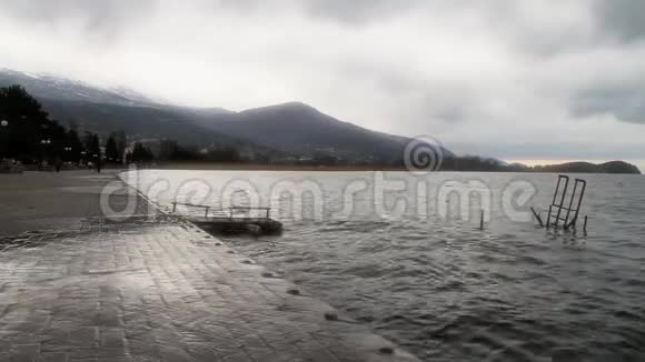 冬季的奥赫里德湖视频的预览图