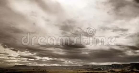 落基山脉上空的云层视频的预览图