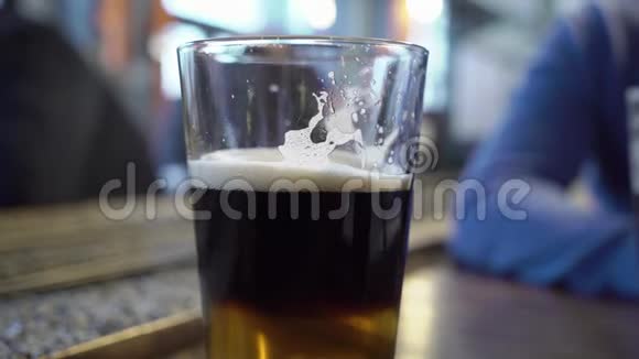 一杯淡啤酒视频的预览图