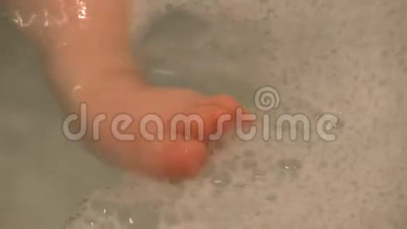 婴儿足浴水视频的预览图