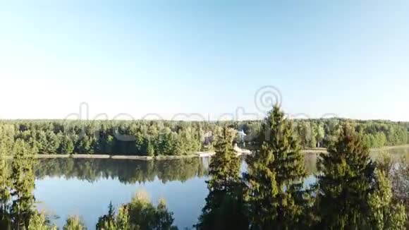 在博罗夫诺湖上空的云层中视频的预览图