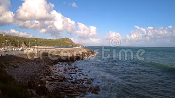 海村的港湾视频的预览图
