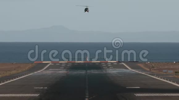 一架降落直升机视频的预览图