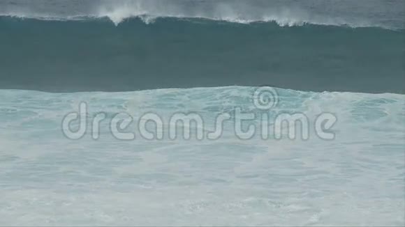 海洋老化慢运动中的大波3的剪辑3视频的预览图