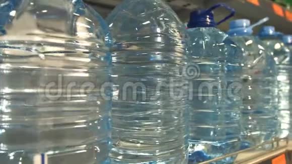 瓶装水视频的预览图