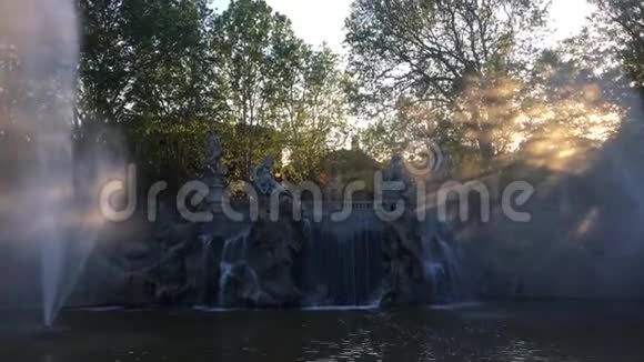 都灵瓦伦蒂诺公园十二个月喷泉视频的预览图