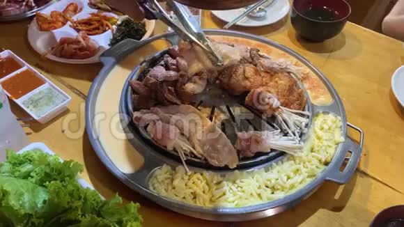 韩国烤烧烤猪肉视频的预览图
